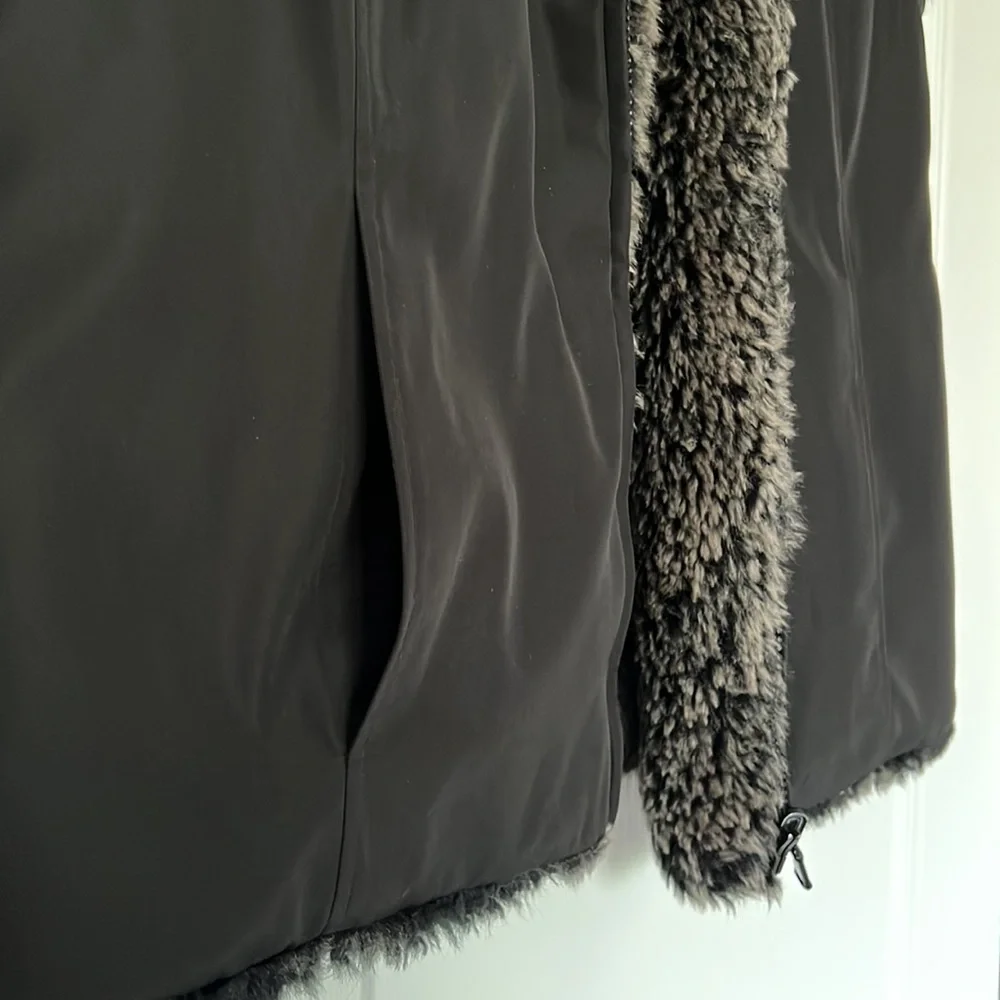 Reversible Vest - Picture 2 of 6